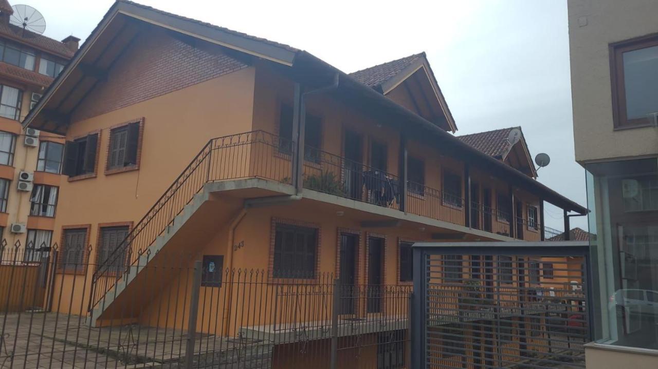 Apartamento Com Otimo Custo - Beneficio No Centro De Canela Esterno foto